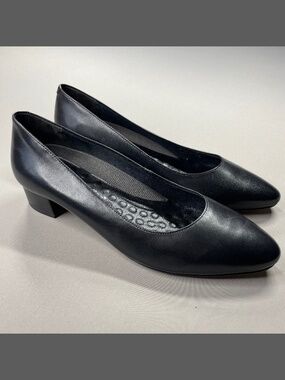 NEW Walking Cradles Shoes Womens 11 black leather block heels business classic